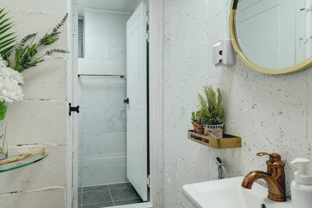 Hongdae 4Bed Room House ソウル特別市 エクステリア 写真