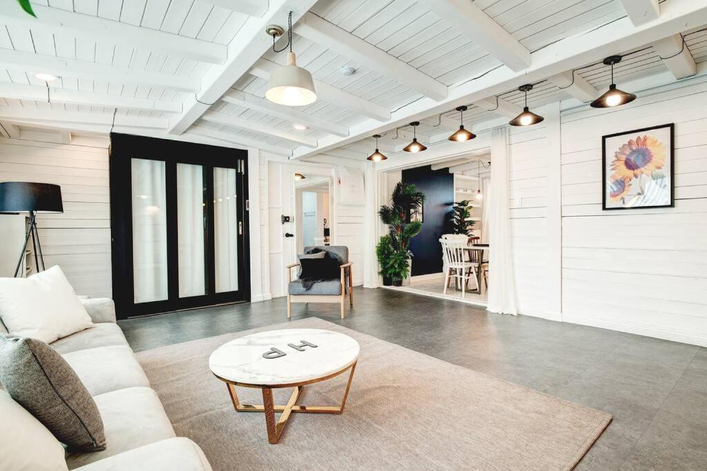 Hongdae 4Bed Room House ソウル特別市 エクステリア 写真